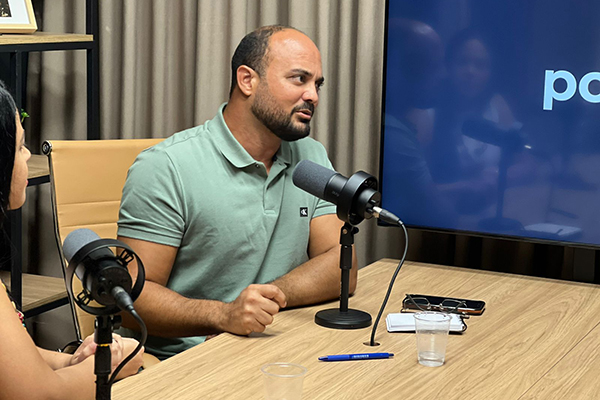 Deputado federal Capitão Alden durante entrevista ao PoliticaPod, podcast do Política Livre Deputado federal Capitão Alden durante entrevista ao PoliticaPod, podcast do Política Livre