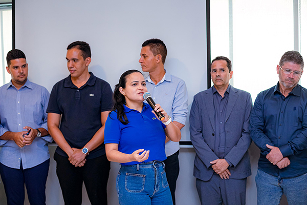 A prefeita eleita de Lauro de Freitas, Débora Regis (União Brasil), com a equipe de transição A prefeita eleita de Lauro de Freitas, Débora Regis (União Brasil), com a equipe de transição