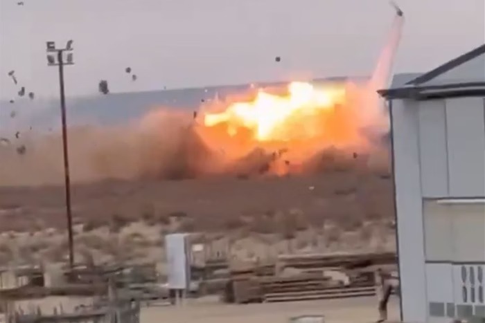 Imagem de Avião da Embraer com 67 passageiros cai no Cazaquistão; ao menos 32 sobreviveram Imagem de Avião da Embraer com 67 passageiros cai no Cazaquistão; ao menos 32 sobreviveram