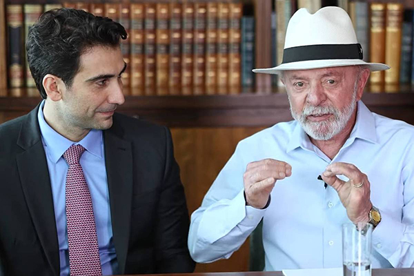 Vídeo de Lula ao lado do novo presidente do BC, Gabriel Galípolo