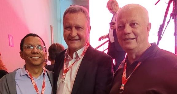 Everaldo Anunciação, ex-presidente estadual do PT,  e Ivan Alex, ex-Secretário Nacional dos Movimentos Populares do partido, ao lado de Rui Costa