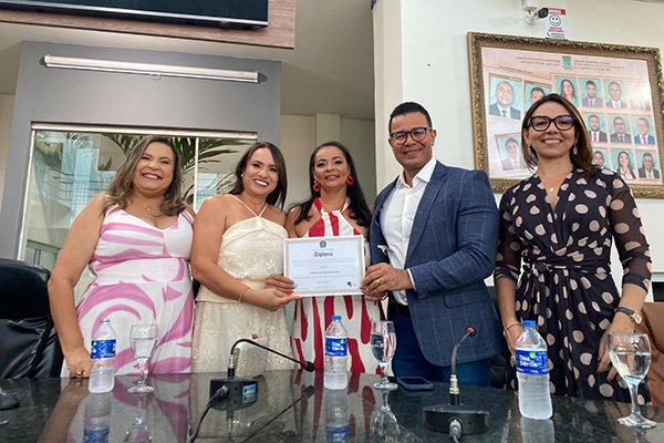  Keinha Jesus (PDT) foi diplomada nesta quarta-feira (18) prefeita de Araci
