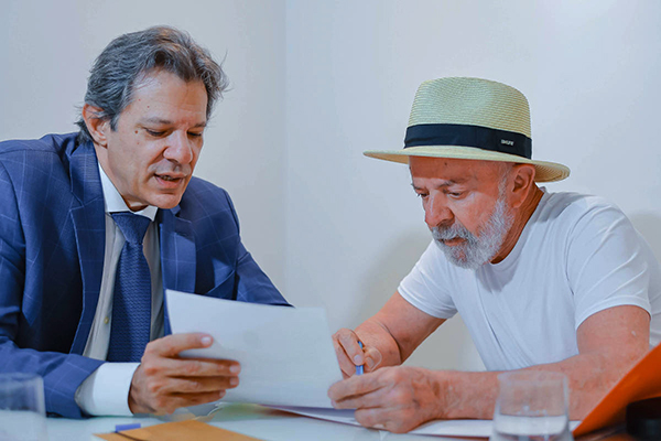 O ministro da Fazenda, Fernando Haddad e o presidente da República, Luiz Inácio Lula da Silva