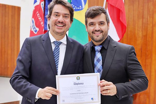 O deputado estadual Pedro Tavares (União Brasil) participou da diplomação do prefeito eleito de Ilhéus, Valderico Junior (União Brasil)