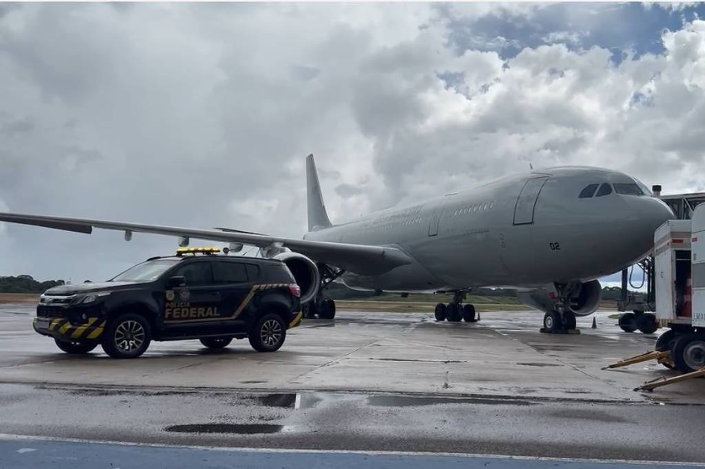 Voo dos EUA com brasileiros algemados já ocorreu sob Biden e é tema de antiga negociação diplomática