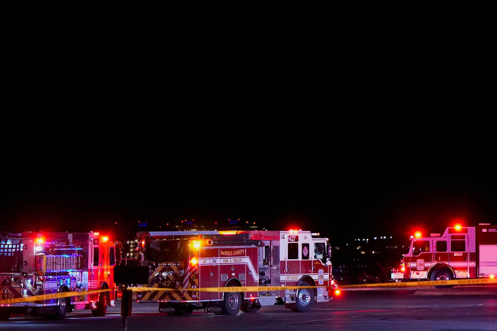 Avião com 64 pessoas a bordo se choca com helicóptero do Exército dos EUA em Washington