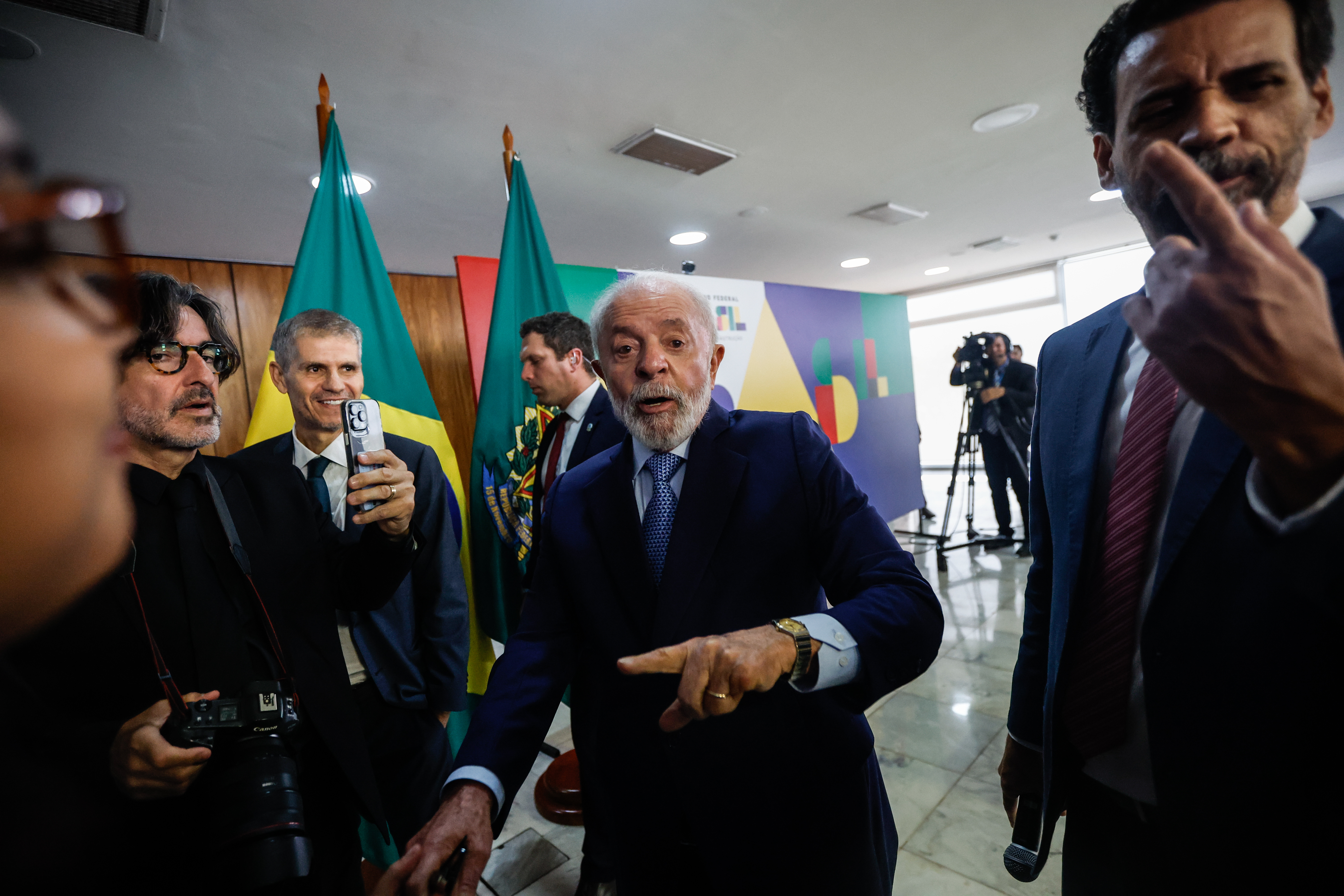 Encontro do presidente com veículos de comunicação no Planalto não estava previsto em agenda oficial