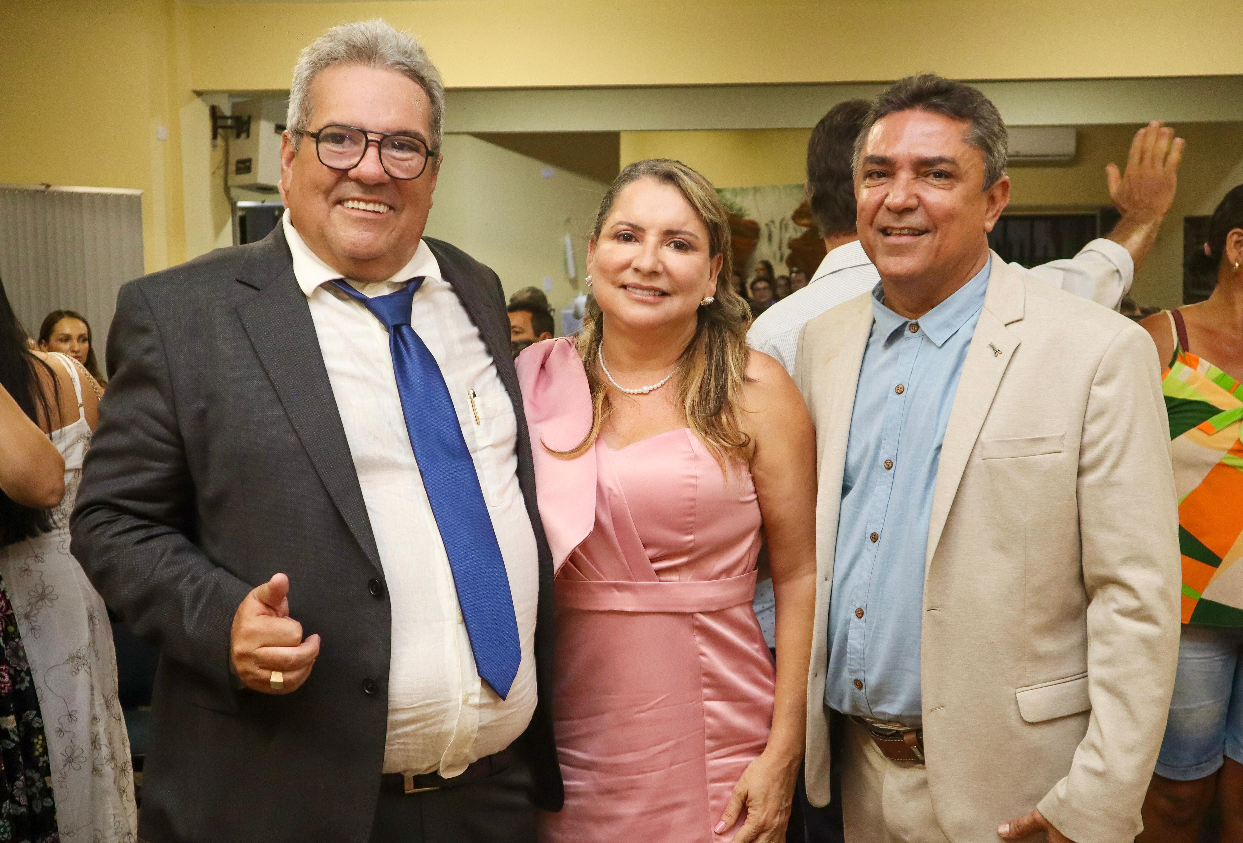 Aidinha Levi toma posse como prefeita de Uibaí Aidinha Levi toma posse como prefeita de Uibaí