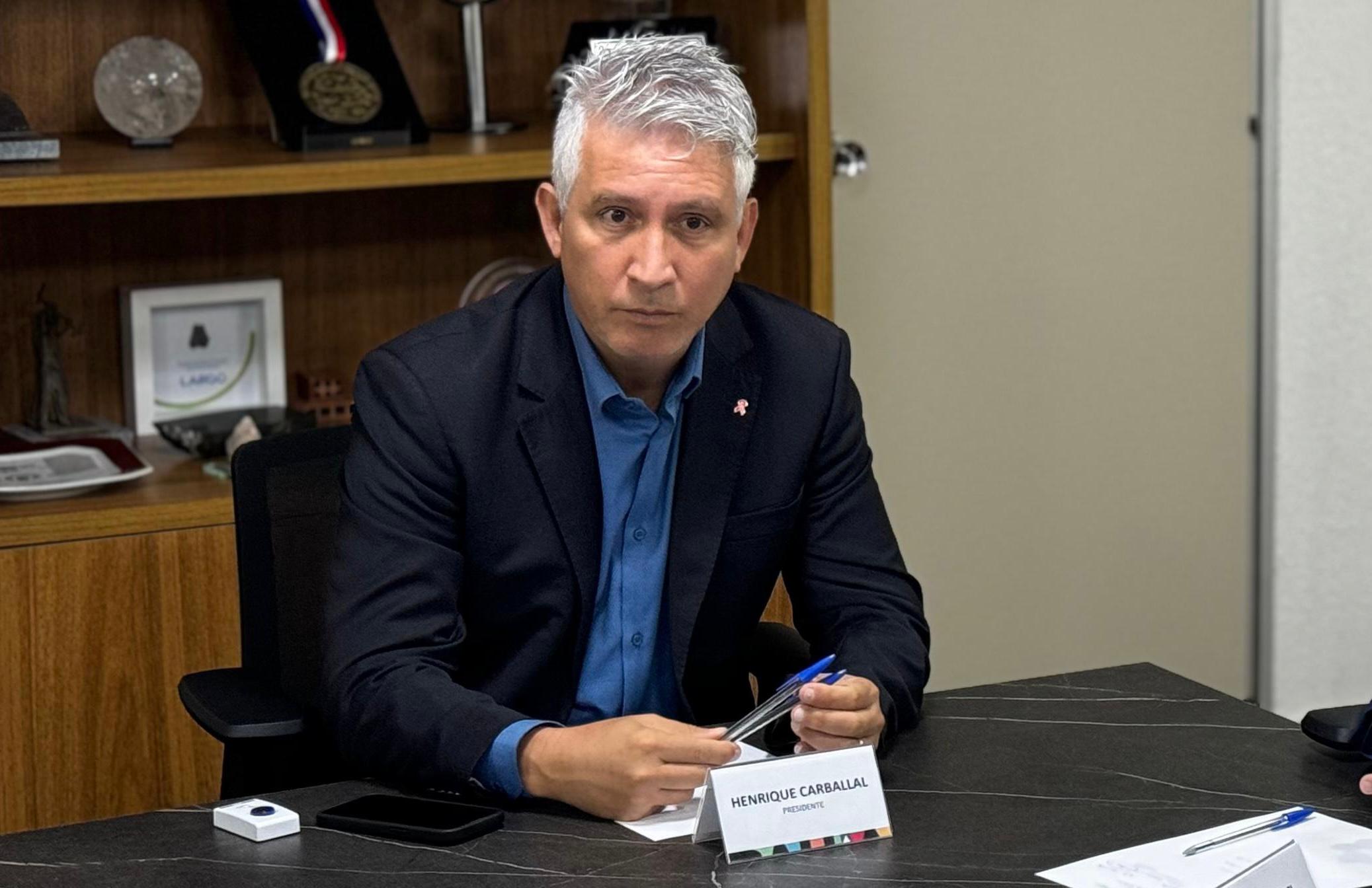 Carballal critica reajuste na tarifa de ônibus em Salvador