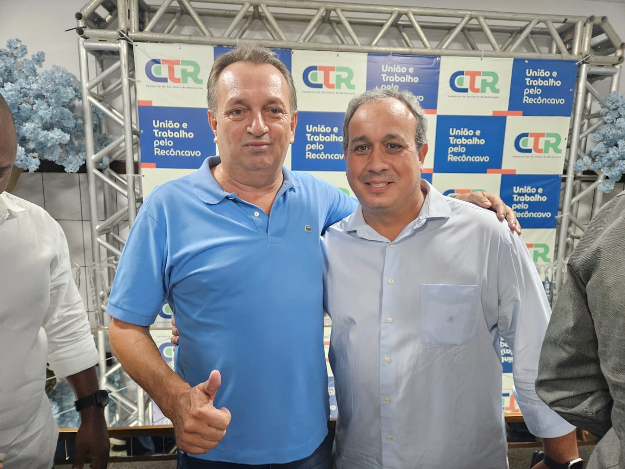 O prefeito de Cruz das Almas, Ednaldo Ribeiro (Republicanos) e o deputado estadual Vitor Azevedo (PL) O prefeito de Cruz das Almas, Ednaldo Ribeiro (Republicanos) e o deputado estadual Vitor Azevedo (PL)