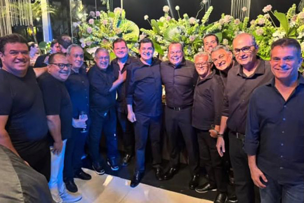 Angelo Coronel Filho reuniu cerca de 20 deputados estaduais de diversos partidos na festa de aniversário da esposa Tanísia Cunha