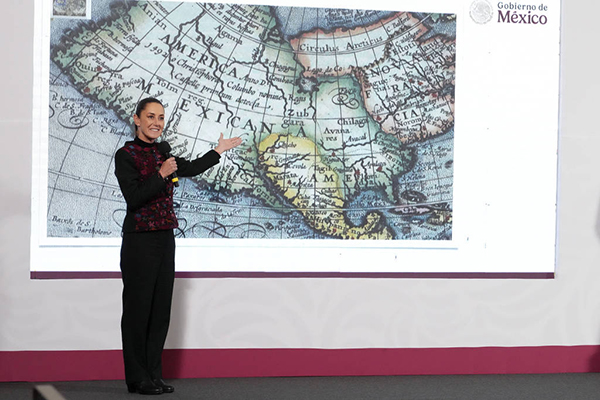 A presidente do México, Claudia Sheinbaum, mostra à imprensa mapa do século 17 que chama a América do Norte de América Mexicana A presidente do México, Claudia Sheinbaum, mostra à imprensa mapa do século 17 que chama a América do Norte de América Mexicana