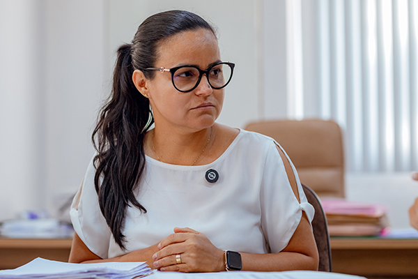 A prefeita de Lauro de Freitas, Débora Regis (União Brasil)