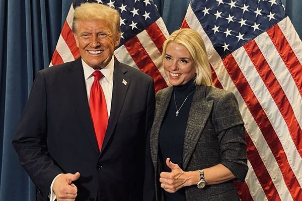 A advogada e aliada de Donald Trump, Pam Bondi