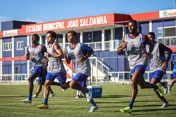 Elenco do Maricá Futebol Clube treina no estádio municipal João Saldanha Elenco do Maricá Futebol Clube treina no estádio municipal João Saldanha