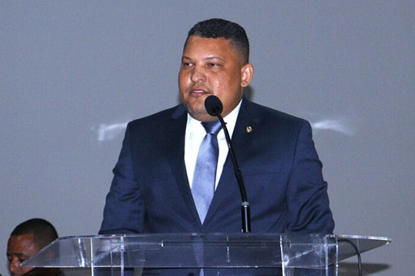 O vereador Jonatas dos Santos (MDB) foi eleito presidente da Câmara Municipal de Teixeira de Freitas