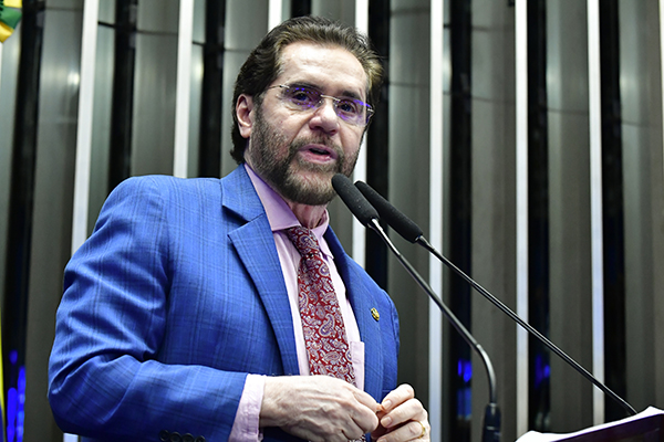 O senador Plínio Valério (PSDB-AM)