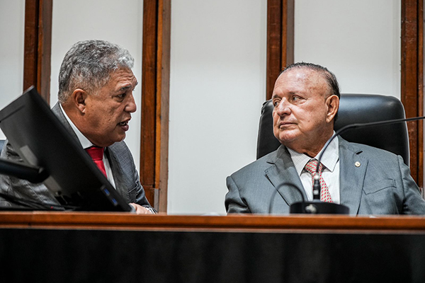 Os deputados estaduais Rosemberg Pinto (PT) e Adolfo Menezes (PSD)
