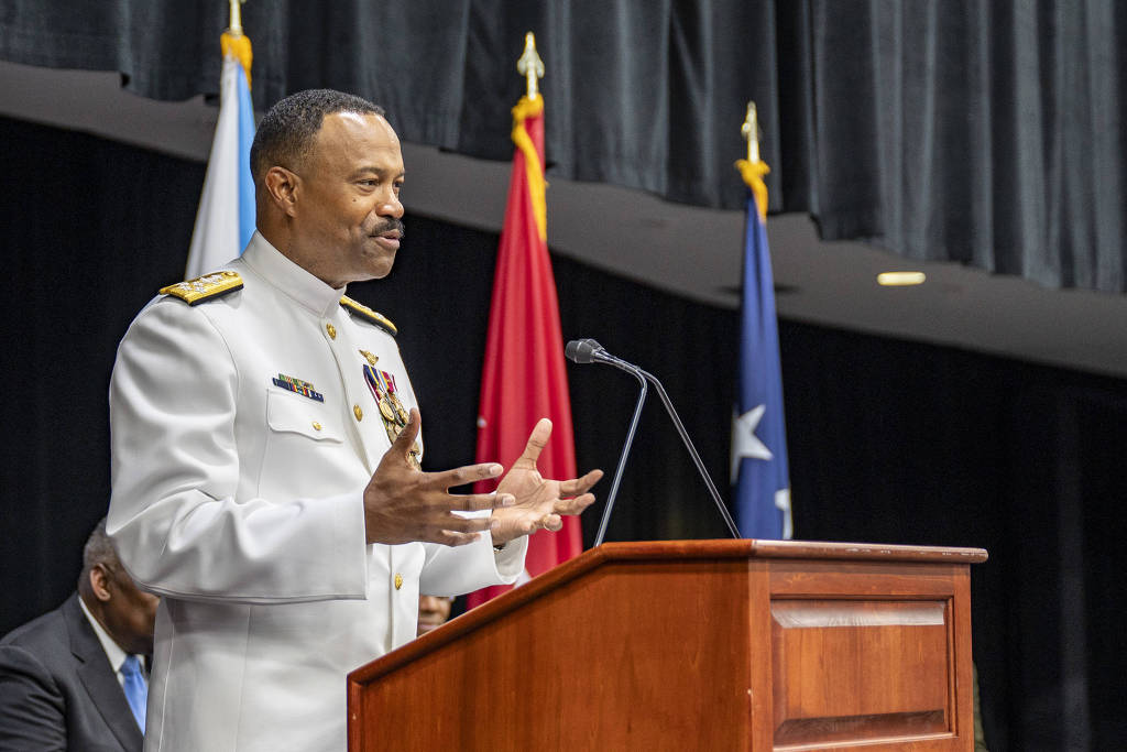 O almirante Alvin Holsey O almirante Alvin Holsey