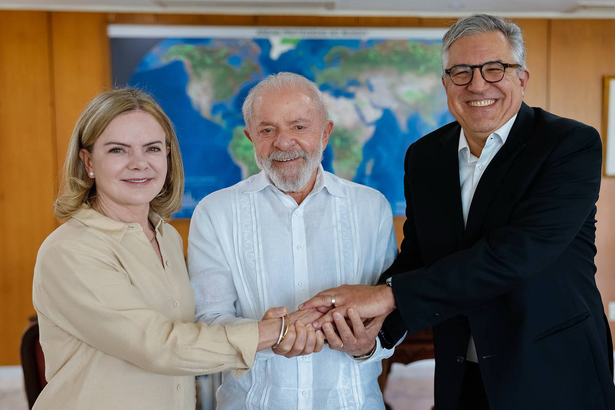 Gleisi Hoffmann, Lula e Alexandre Padilha, em foto divulgada nesta sexta (28), pela Presidência