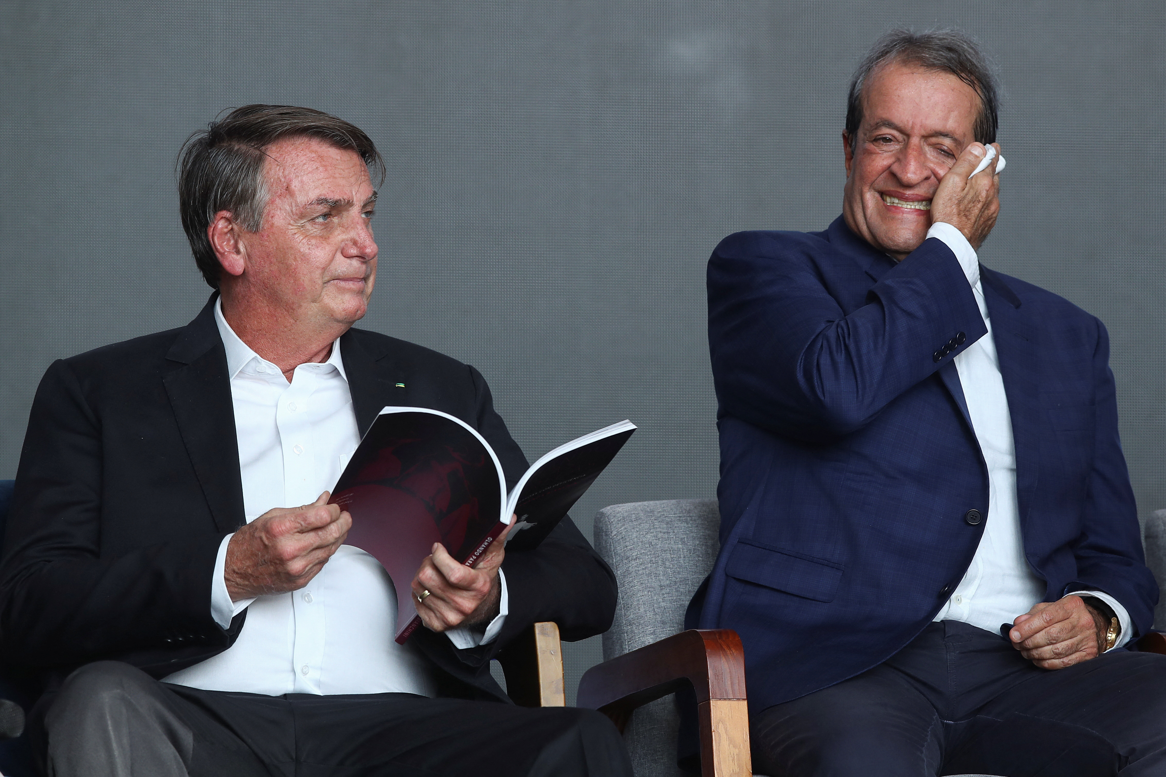 O ex-presidente Jair Bolsonaro e o presidente do PL, Valdemar Costa Neto,