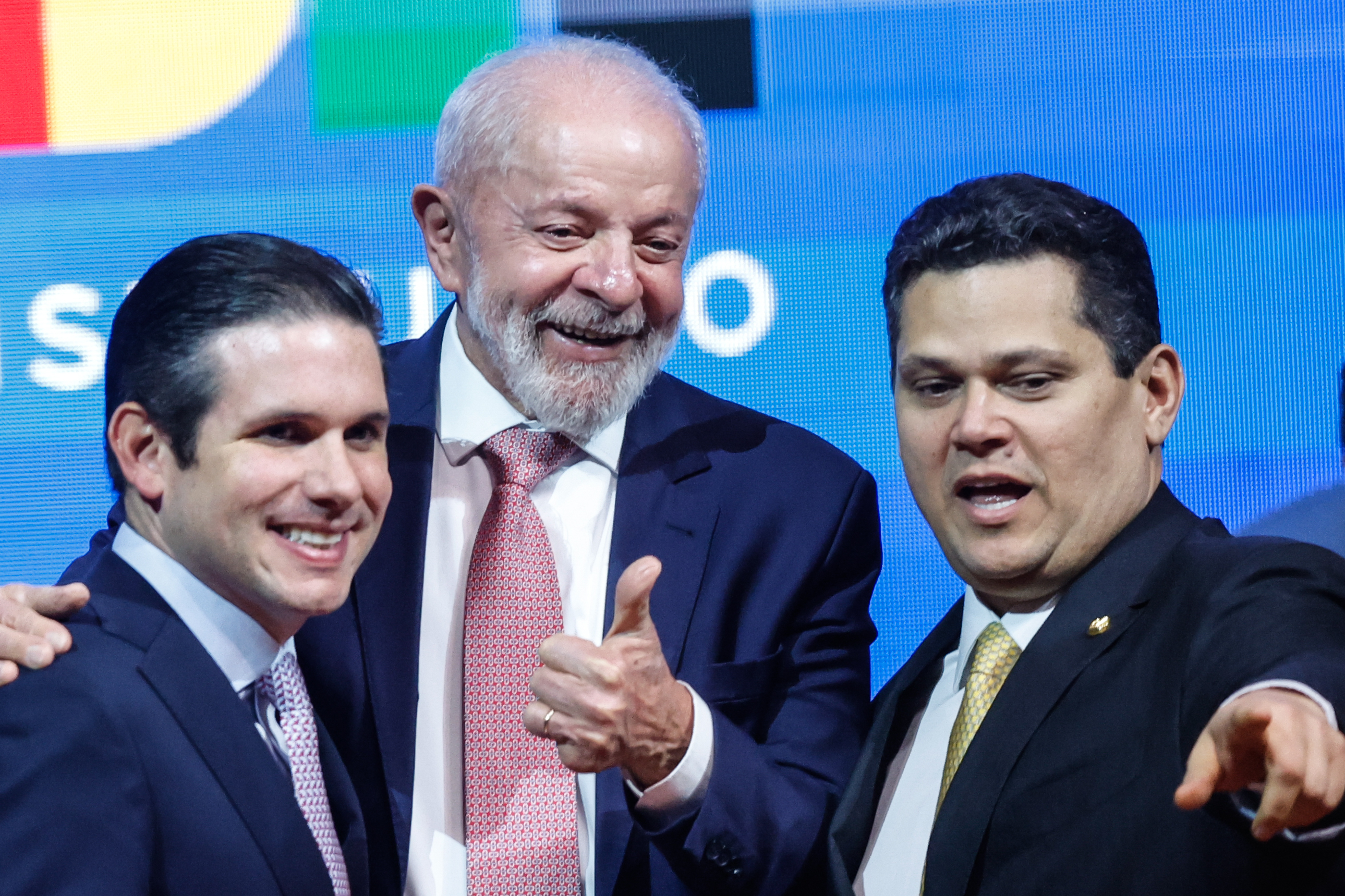 Presidente da República recebeu presidentes da Câmara e do Senado nesta terça (30)