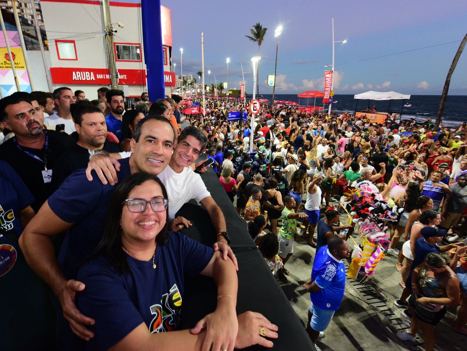 ACM Neto curte o pré-Carnaval em Salvador