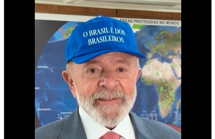 Lula entra na 'guerra dos bonés' Lula entra na 'guerra dos bonés'