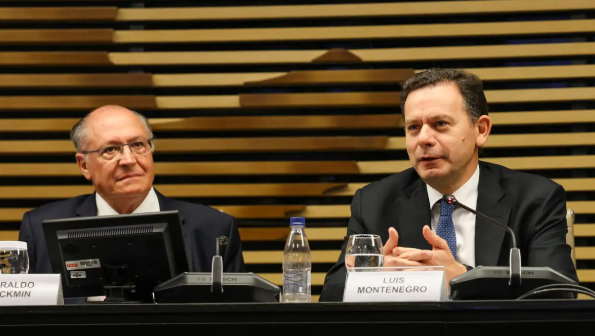  Luís Montenegro considera urgente abandono de combustíveis fósseis