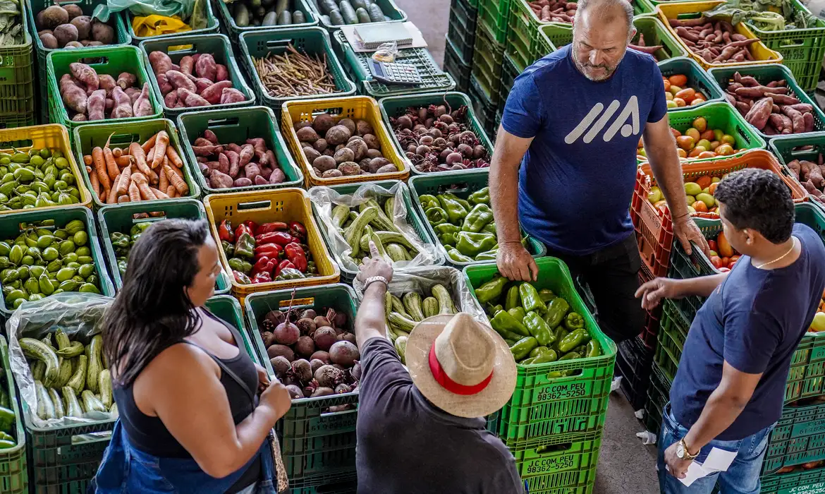 Café e tomate exerceram principais pressões alimentícias em janeiro Café e tomate exerceram principais pressões alimentícias em janeiro