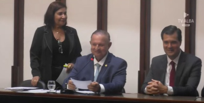 "Brincadeira" de Adolfo foi feita nesta quarta-feira (5)