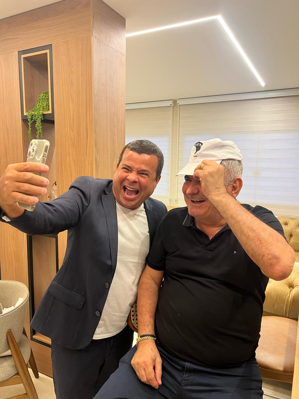 Presidente estadual, Celsinho Cotrim (PRTB) e o senador Angelo Coronel (PSD) Presidente estadual, Celsinho Cotrim (PRTB) e o senador Angelo Coronel (PSD)
