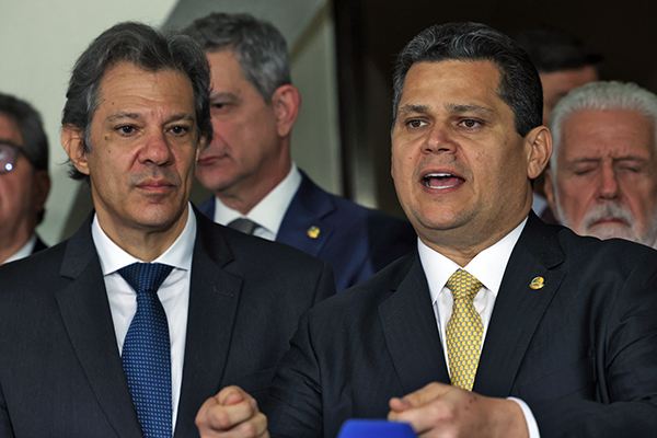 O ministro da Fazenda, Fernando Haddad, e o presidente do Senado Federal, Davi Alcolumbre O ministro da Fazenda, Fernando Haddad, e o presidente do Senado Federal, Davi Alcolumbre