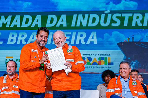 O coordenador geral da FUP, Deyvid Bacelar, com o presidente Lula O coordenador geral da FUP, Deyvid Bacelar, com o presidente Lula