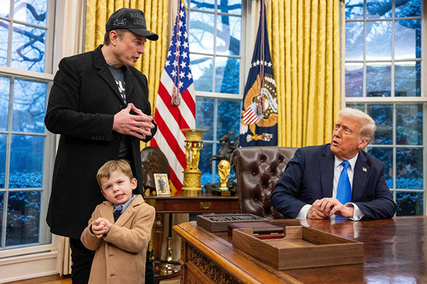 Elon Musk e seu filho X Æ A-Xii se juntam ao presidente dos Estados Unidos, Donald Trump
