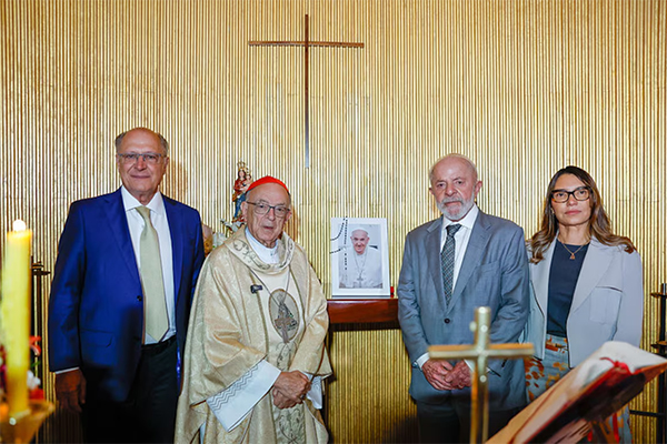Lula e Janja organizam missa pela saúde do Papa Francisco no Alvorada Lula e Janja organizam missa pela saúde do Papa Francisco no Alvorada