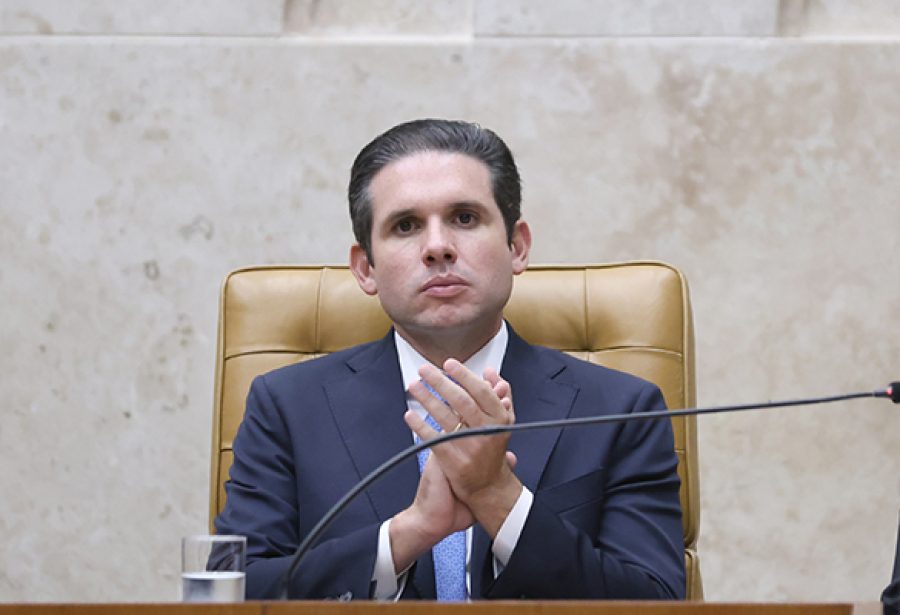 https://politicalivre.com.br/wp-content/uploads/2025/02/hugo-motta_marina-ramos-camara-dos-deputados-900x615.jpg