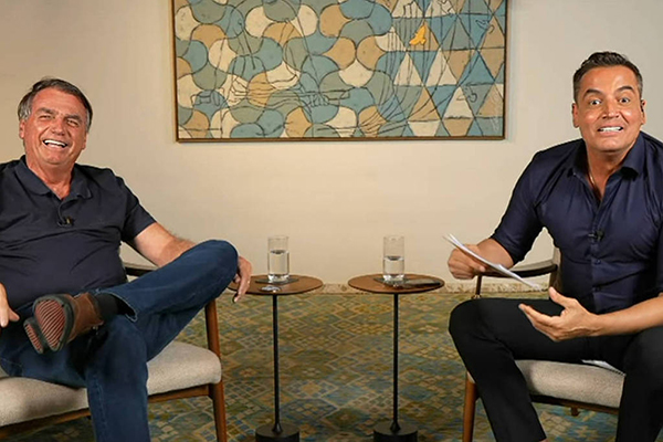 O ex-presidente Jair Bolsonaro (PL) em entrevista ao jornalista Leo Dias