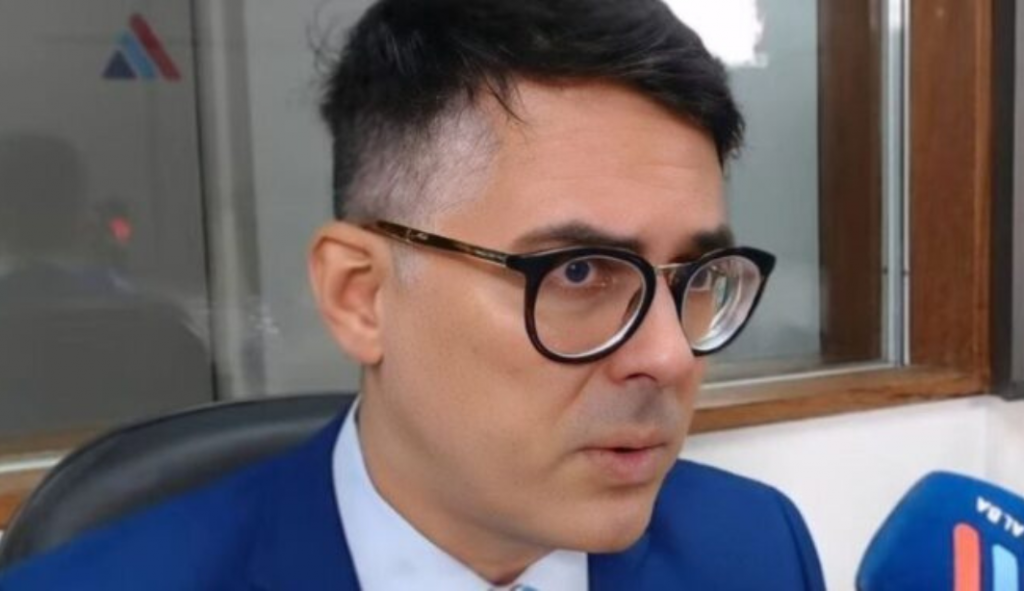 Juiz de Direito Mario Soares Caymmi Gomes Juiz de Direito Mario Soares Caymmi Gomes