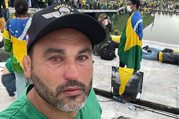Sobrinho de Bolsonaro, Léo Índio é alvo de operação da PF por ter participado de atos do 8 de janeiro Sobrinho de Bolsonaro, Léo Índio é alvo de operação da PF por ter participado de atos do 8 de janeiro