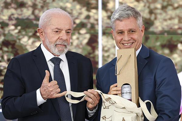 O presidente Lula e o ministro do Desenvolvimento Agrário, Paulo Teixeira O presidente Lula e o ministro do Desenvolvimento Agrário, Paulo Teixeira