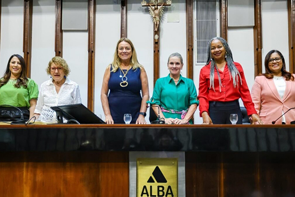 Sessão na Assembleia Legislativa da Bahia teve a Mesa Diretora composta unicamente por mulheres