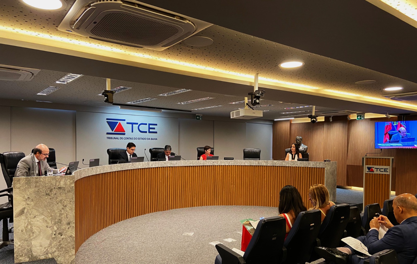 Sessão na Segunda Câmara do Tribunal de Contas do Estado da Bahia (TCE/BA)