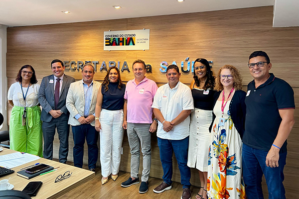 O prefeito de Cruz das Almas, Ednaldo Ribeiro (Republicanos), se reuniu nesta quinta-feira (20) com a secretária estadual da Saúde, Roberta Santana