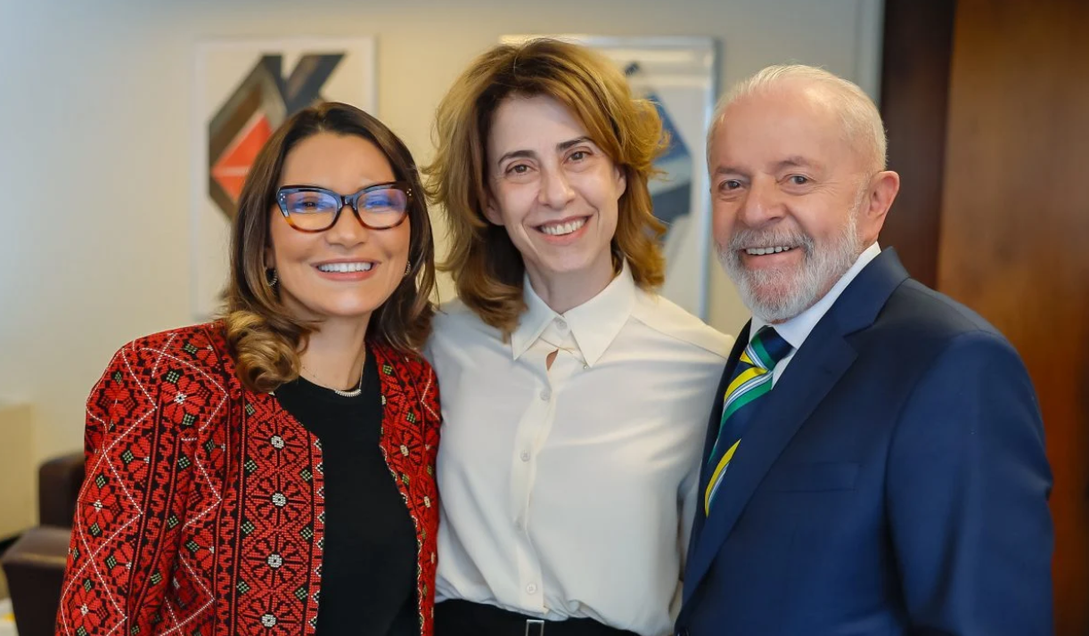 Lula e Janja em encontro recente com a atriz Fernanda Torres, representante do Brasil no Oscar 2025 Lula e Janja em encontro recente com a atriz Fernanda Torres, representante do Brasil no Oscar 2025