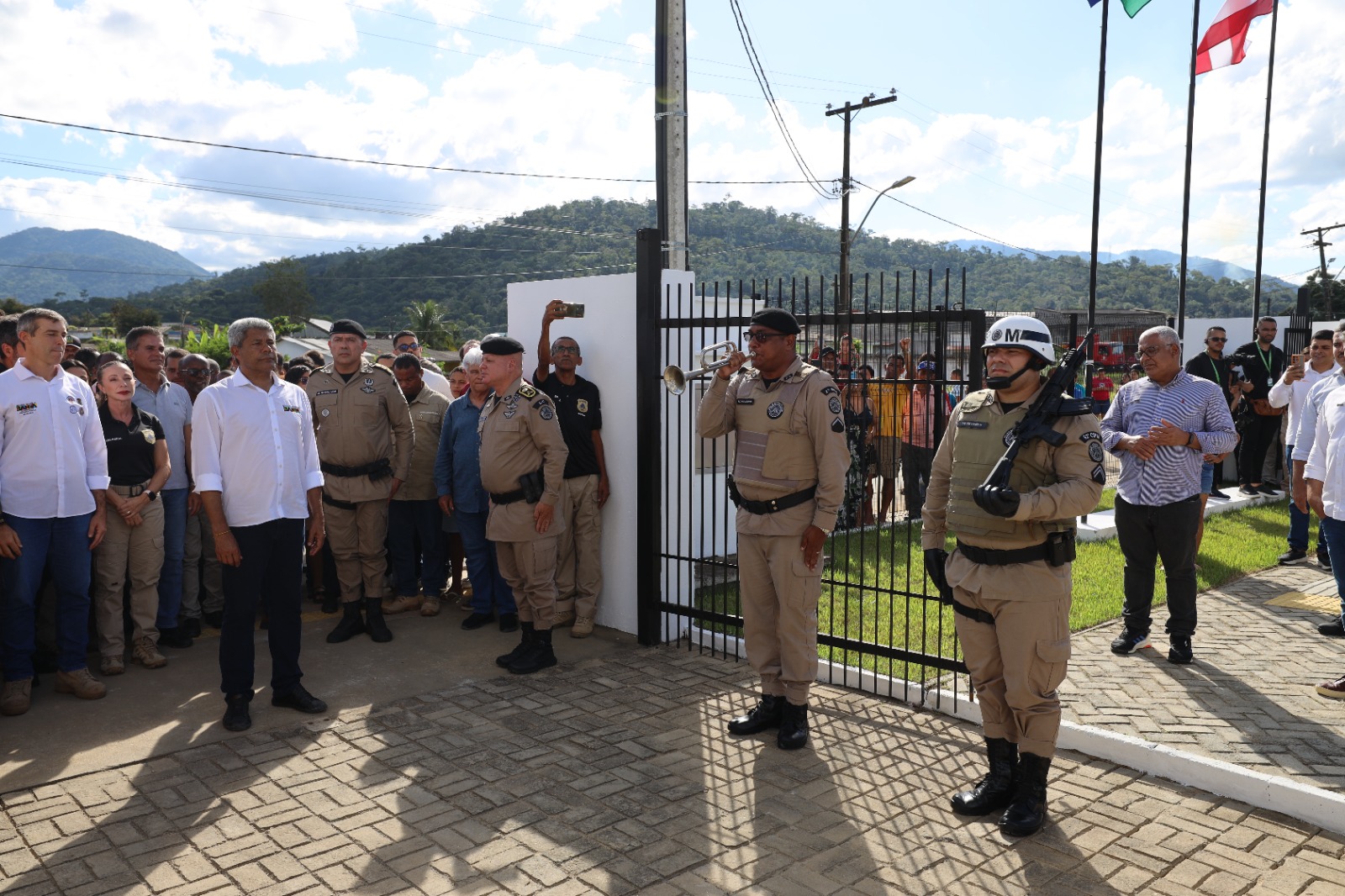 Durante visita ao município, governador também autorizou a reforma de Centro de Assistência Multidisciplinar