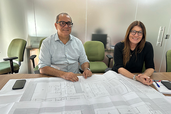 O presidente da Câmara Municipal de Salvador, Carlos Muniz (PSDB), e a presidente da Fundação Mário Leal Ferreira, Tânia Scofield O presidente da Câmara Municipal de Salvador, Carlos Muniz (PSDB), e a presidente da Fundação Mário Leal Ferreira, Tânia Scofield