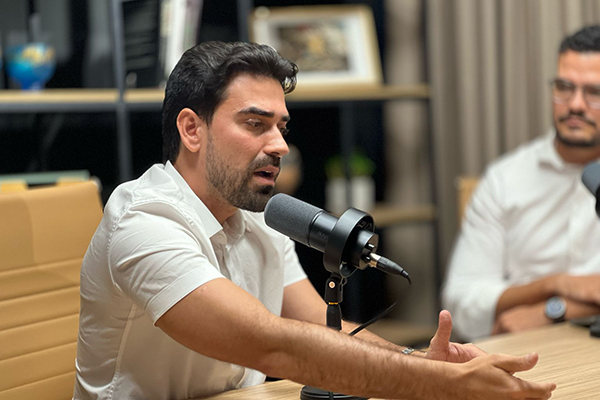 O prefeito de Luís Eduardo Magalhães Júnior Marabá (PP), em entrevista ao PolíticaPod, podcast do Política Livre O prefeito de Luís Eduardo Magalhães Júnior Marabá (PP), em entrevista ao PolíticaPod, podcast do Política Livre