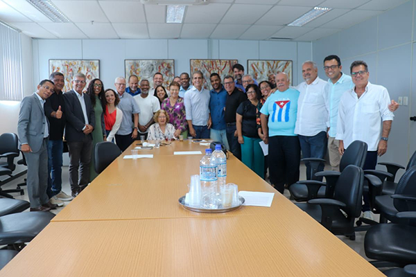 Reunião de líderes de oposição ao atual presidente estadual do PT, Éden Valadares