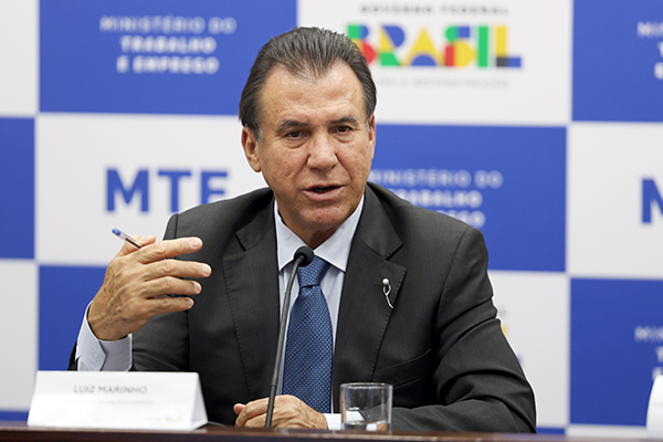 O ministro Luiz Marinho, do Trabalho e Emprego durante a apresentação dos dados, nesta sexta-feira (28)